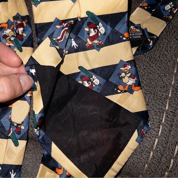 Vintage Mickey Unlimited‎ & Friends Baseball Tie - Picture 5 of 6